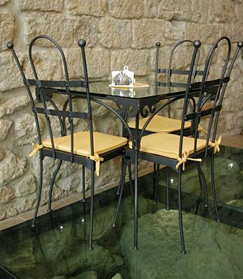 Tavolo e sedie, Volterra Web & Wine